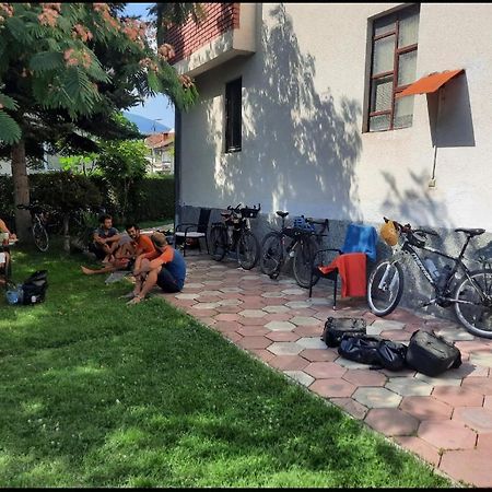 Bus Station Hostel Печ Экстерьер фото