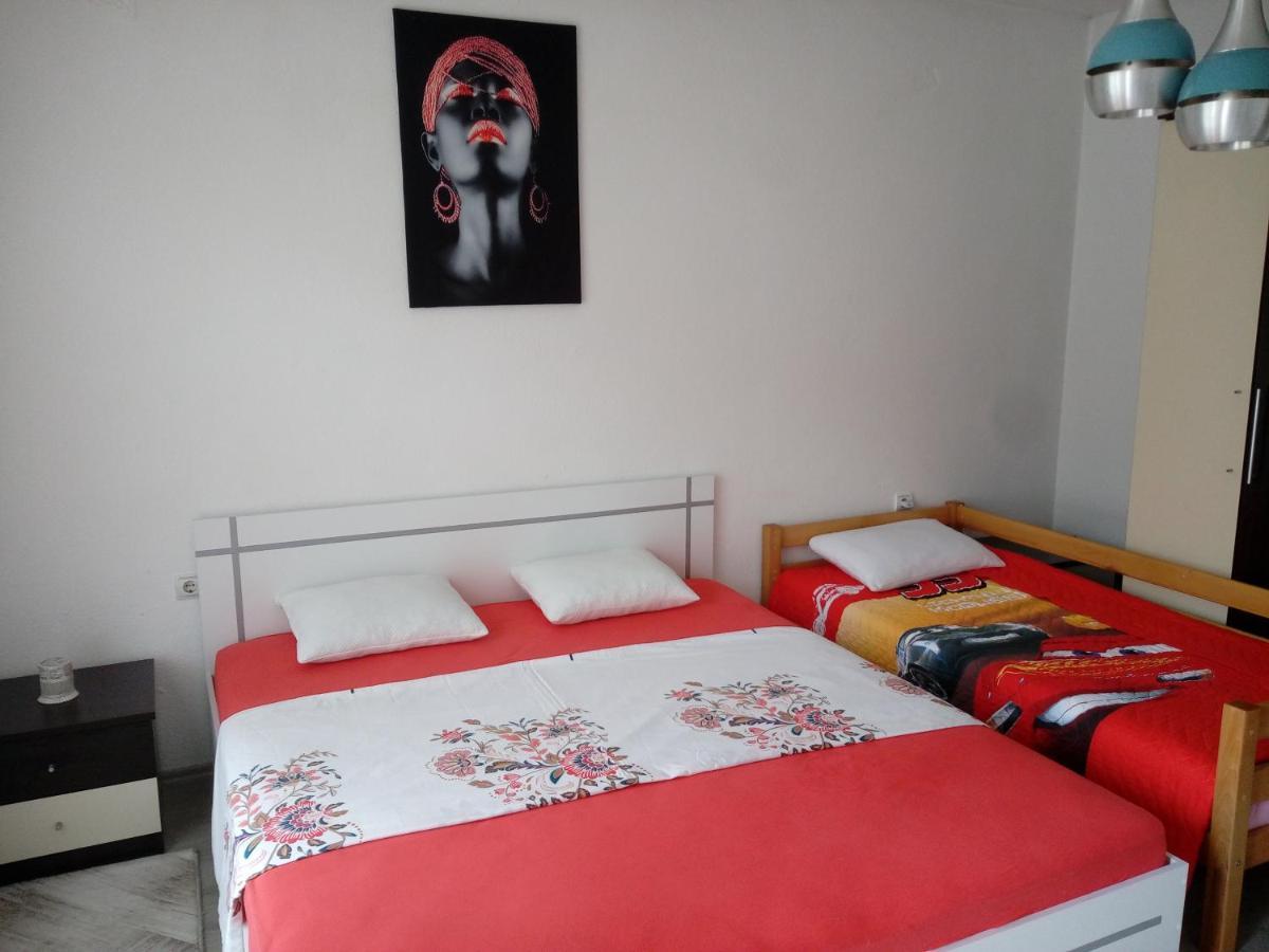 Bus Station Hostel Печ Экстерьер фото