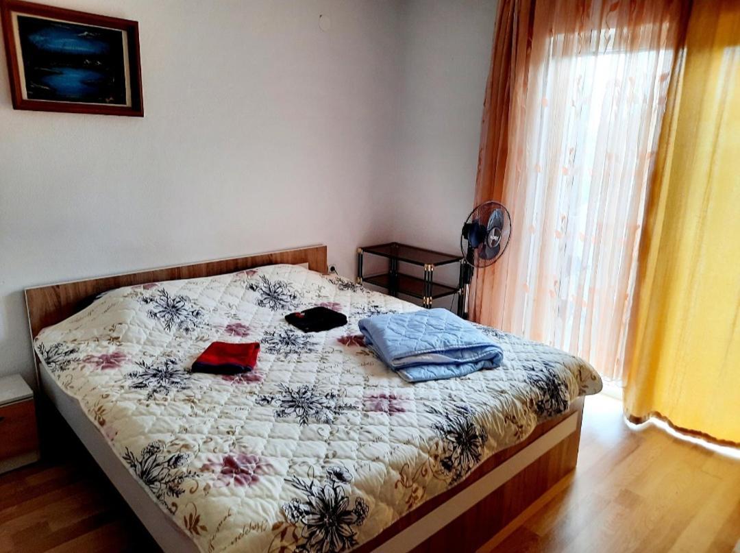 Bus Station Hostel Печ Экстерьер фото