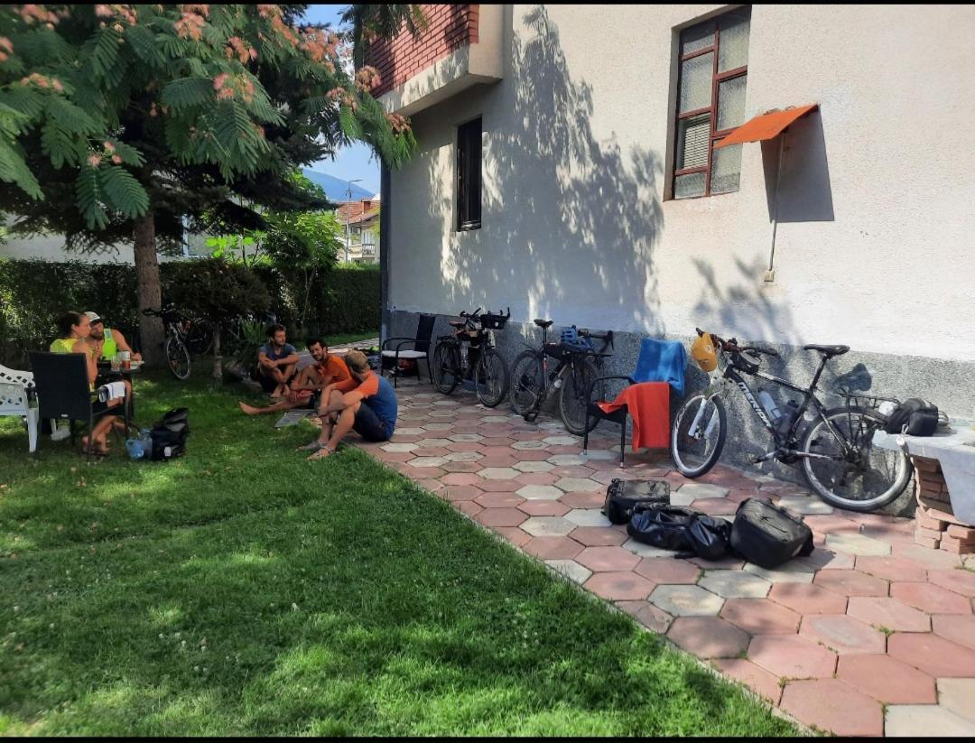 Bus Station Hostel Печ Экстерьер фото