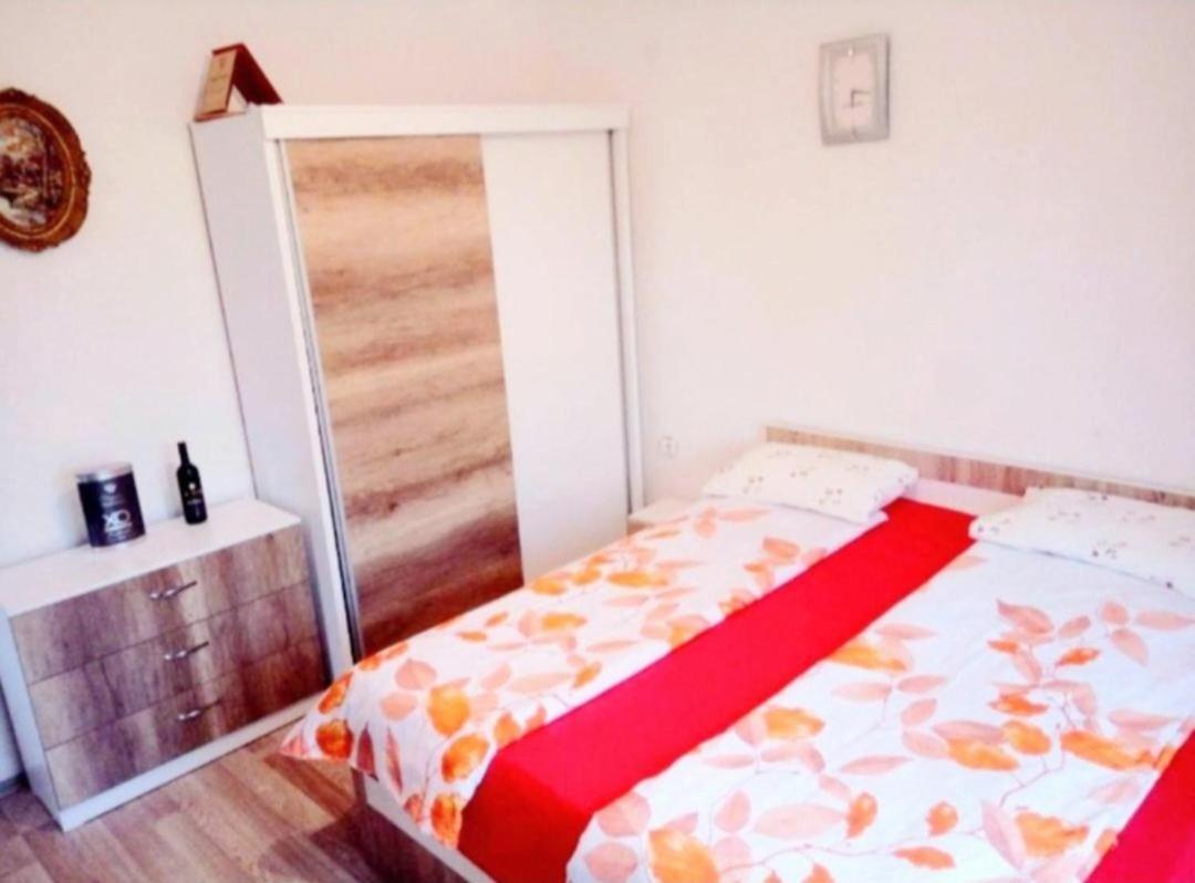 Bus Station Hostel Печ Экстерьер фото