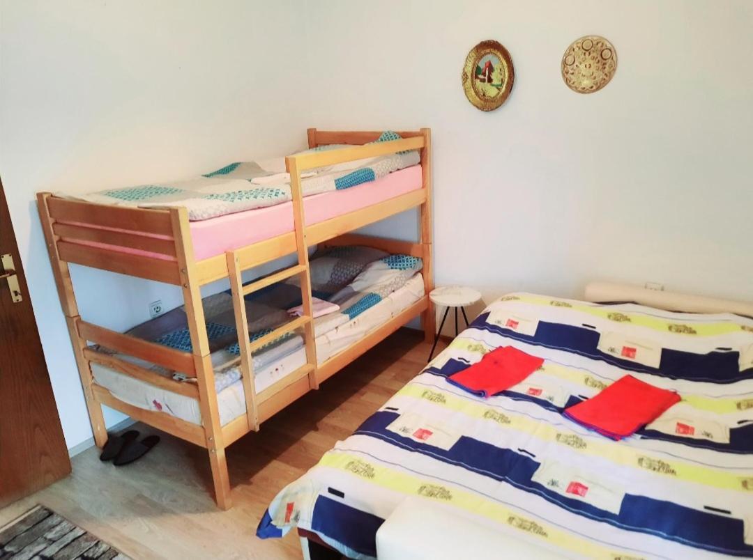 Bus Station Hostel Печ Экстерьер фото